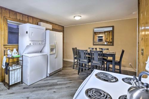 Cozy Graham Retreat ~ 3 Mi to Lake Eddleman! in Graham (TX)