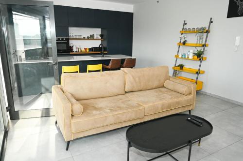 Luxurious penthouse for couples in Kiryat Mozkin