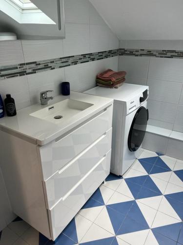 SUITS & LUXURY Appart Paris Montreuil in Montreuil