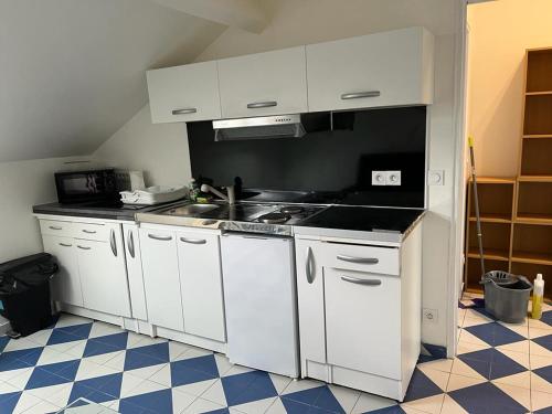 Kitchen, SUITS & LUXURY Appart Paris Montreuil in Montreuil