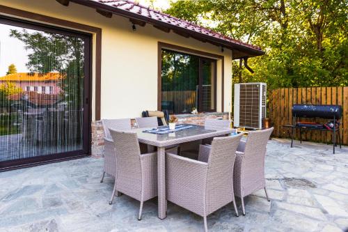 Balkons/terase, Cozy House Bohot Relax, Къща за гости Бохот Релакс in Hotnitsa