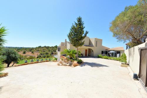 Exterior view, Tower Villa w Infinity Pool in Arretorta