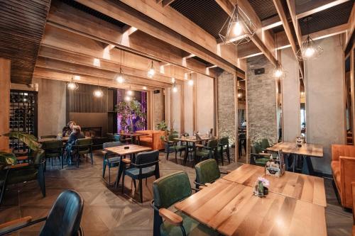 Restaurant, Hotel Forest in Pale