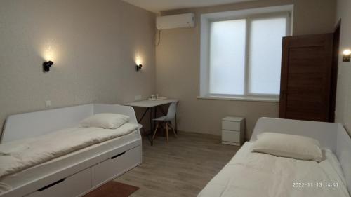 2 twin beds