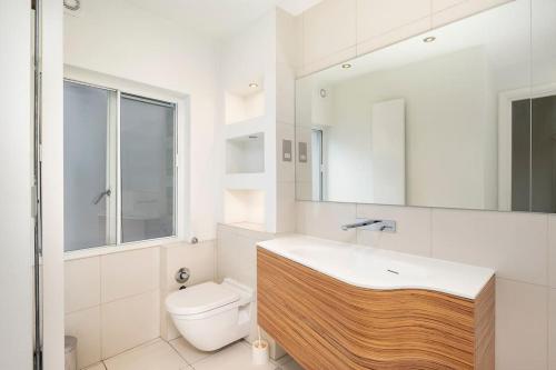 ' Luxury & Spacious 4 Bed 4 Bath Apartment '