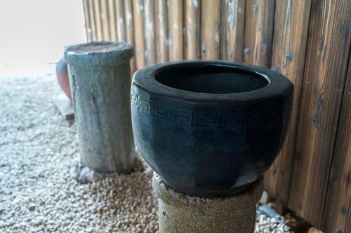 朝ドラのロケ地 信楽焼きの窯元に泊まれます 無料駐車場有 4人まで宿泊可能