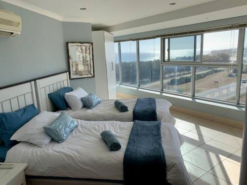 Spacious 2 bedroom space with breathtaking seaview - Tap to explore photos