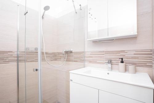 Prague Days - Two-bedroom Apartment with Workspace right next to Old Town Square - image 2