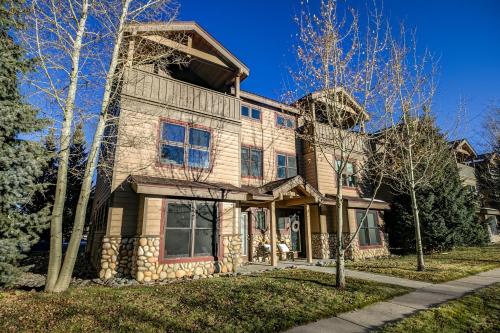 Crossroads Nordic Townhome - Spacious - On Bike Path in Frisco, USA