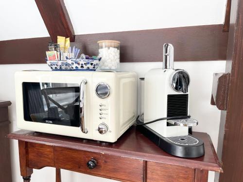 Flinder Amsterdam Room Type - Deluxe Double Room