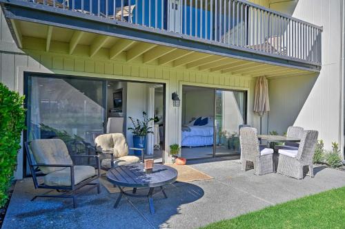 Bright and Airy Napa Condo with Patio on Golf Course! - image 6