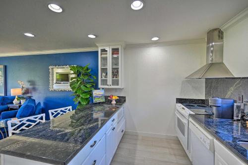 Bright and Airy Napa Condo with Patio on Golf Course! - image 11