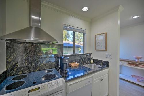 Bright and Airy Napa Condo with Patio on Golf Course! - image 12