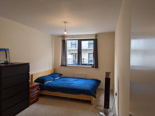 Modern apartment close to central London