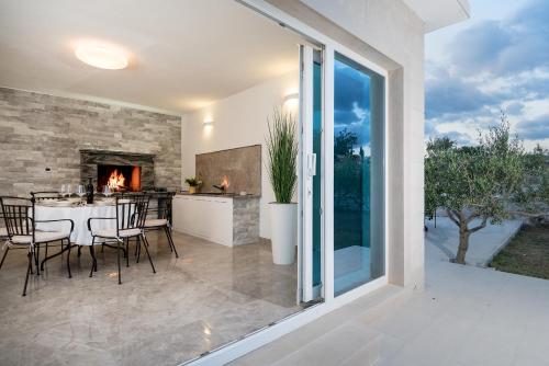 Villa Lilin San - image 12