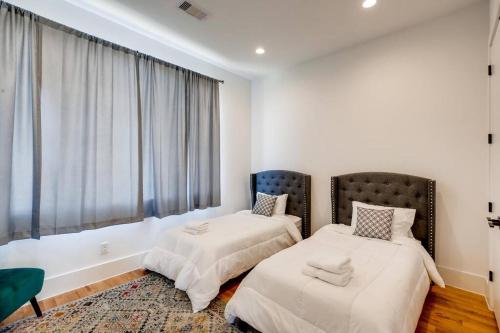 4 Story Home Mins To Downtown Houston with City Views in Houston, USA