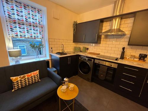 Modern & retro two bedroom apartment in Barnsley - Apartment