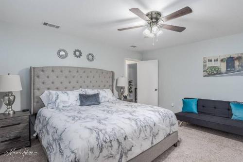 King Bed, Near LSUS & Barksdale, Fast wifi! in Shreveport, USA
