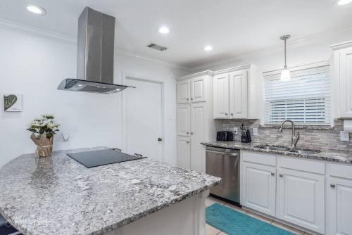 King Bed, Near LSUS & Barksdale, Fast wifi! in Shreveport, USA