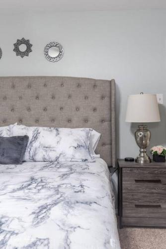 King Bed, Near LSUS & Barksdale, Fast wifi! in Shreveport, USA