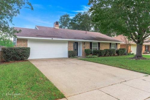 King Bed, Near LSUS & Barksdale, Fast wifi! in Shreveport, USA