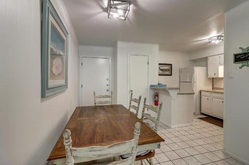 Mustang Isle Condo - image 14