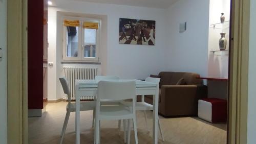 One-Bedroom Apartment - Split Level image 9