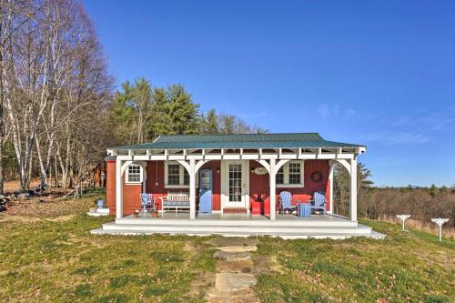 Cozy Fiddlers Rest Cabin 11 Miles to Skiing! in Bernardston, USA