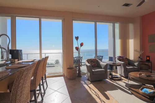 Western Waves Dreamy Diamond Beach Condo - Mind-blowing Views Amenities in Galveston, USA