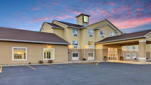 . Estherville Hotel & Suites