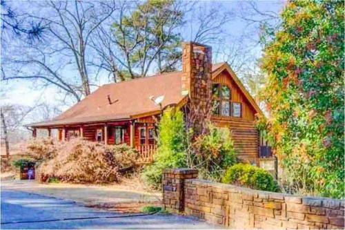 The cabin of Hot Springs 1 mile to Oaklawn Horse Track