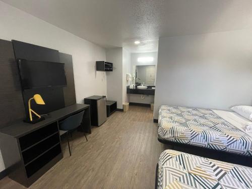 Motel 6 Denton, TX - UNT — Main Photo