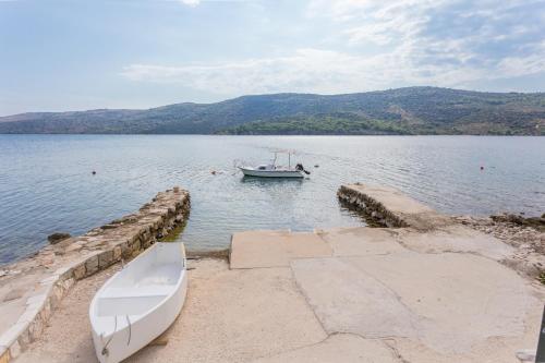 Apartments by the sea Poljica Trogir - 16999 - image 6