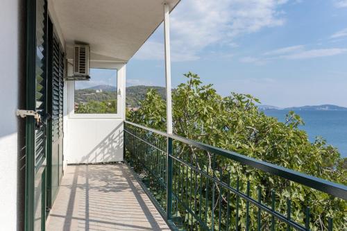 Apartments by the sea Poljica Trogir - 16999 - image 3