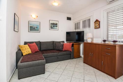 Apartments by the sea Vir - 18586 - Vir