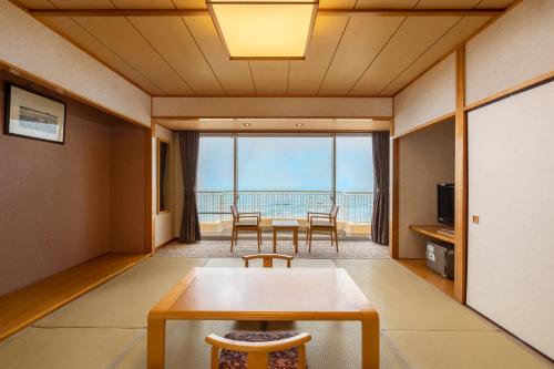 Japanese-style Room with 8 Tatami (MAX 4 Adults)