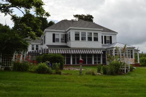 The Brewster Inn - 출입구