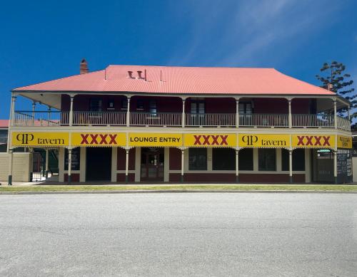 Queensport Tavern And Motel