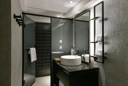 407375066 Autumn Willow Hotel