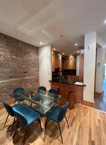 Downtown Montreal- spacious apartment