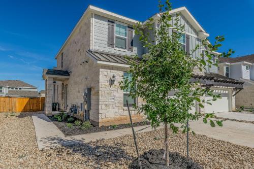 New Modern Home in Leander, Cozy and Close to All!