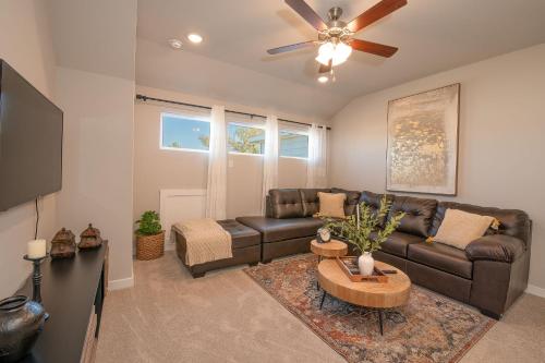 New Modern Home in Leander, Cozy and Close to All!