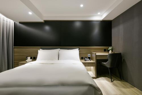 407380622 Autumn Willow Hotel