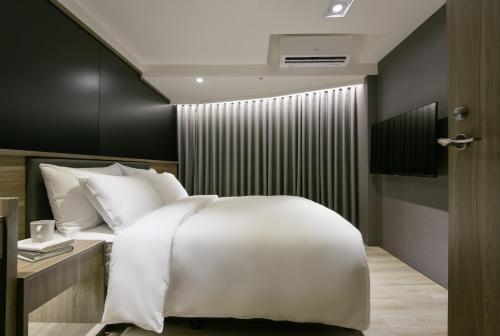 407380630 Autumn Willow Hotel