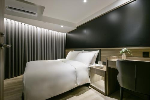 407380662 Autumn Willow Hotel