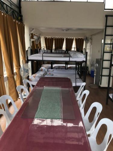 THE MANSION: 18 PAX BUDGET NEAR AIRPORT TERMINAL PASAY, Manila