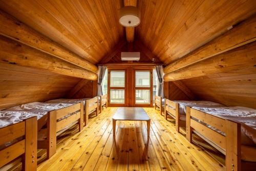 2 bedrooms, 10 beds