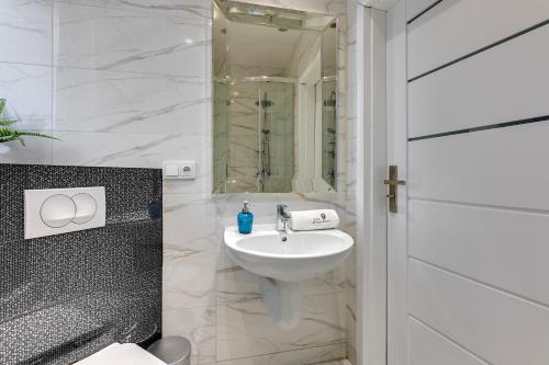 Three-Bedroom Apartment image 10