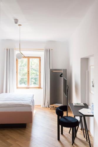room detail thumbnail 0