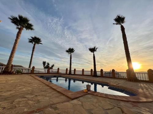 CasaBlanca Villa Rural con piscina y barbacoa